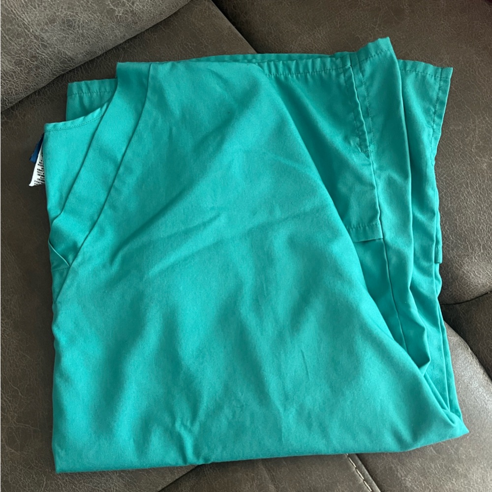 Cherokee Women's Top in Teal
